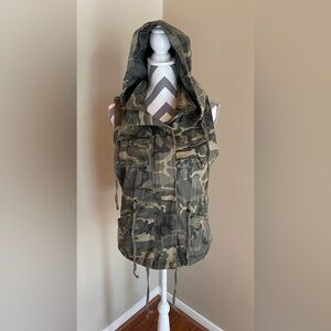 Fashionomics - Camouflage Hoodie Vest - Zipper and Snap Front - Size: Medium